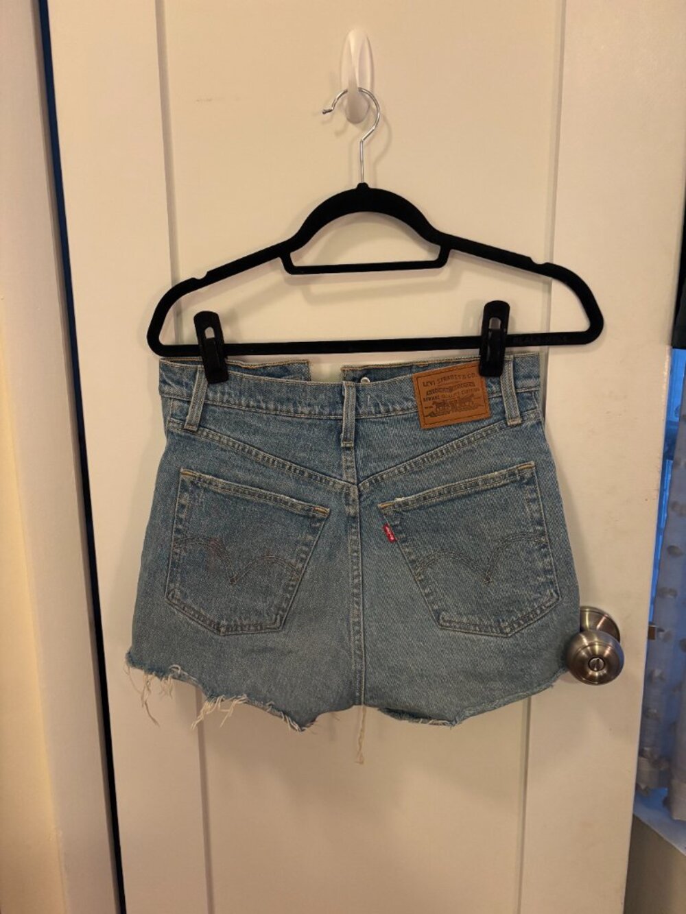 Levi's Ribcage cutoff shorts - Picture 2 of 2